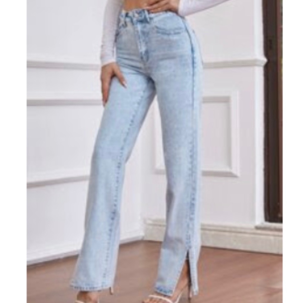 Light wash denim split leg high waisted mom jeans